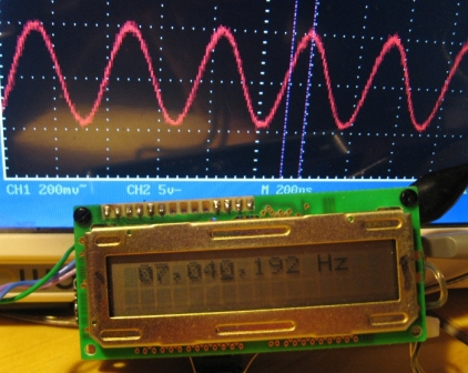 The complete AD9850 module showing an oscilloscope shot of the output waveform